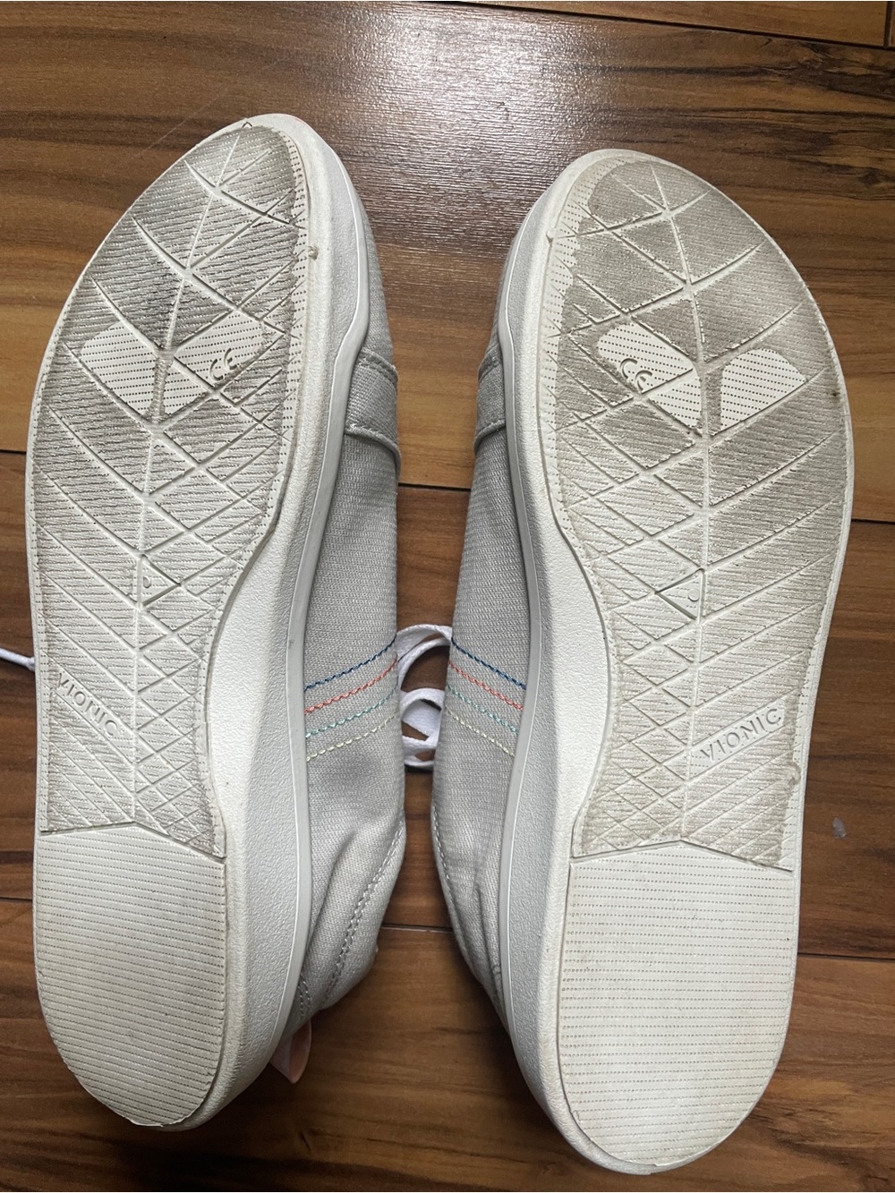 Vionic Beach Canvas Sneakers in Cream with Peach Eyelets women’s size 7.5 - Picture 9 of 9
